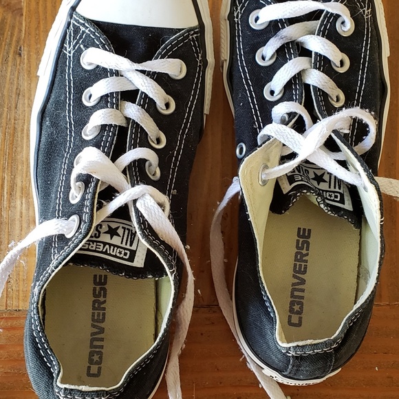 Black low top Converse sneakers - Picture 1 of 3